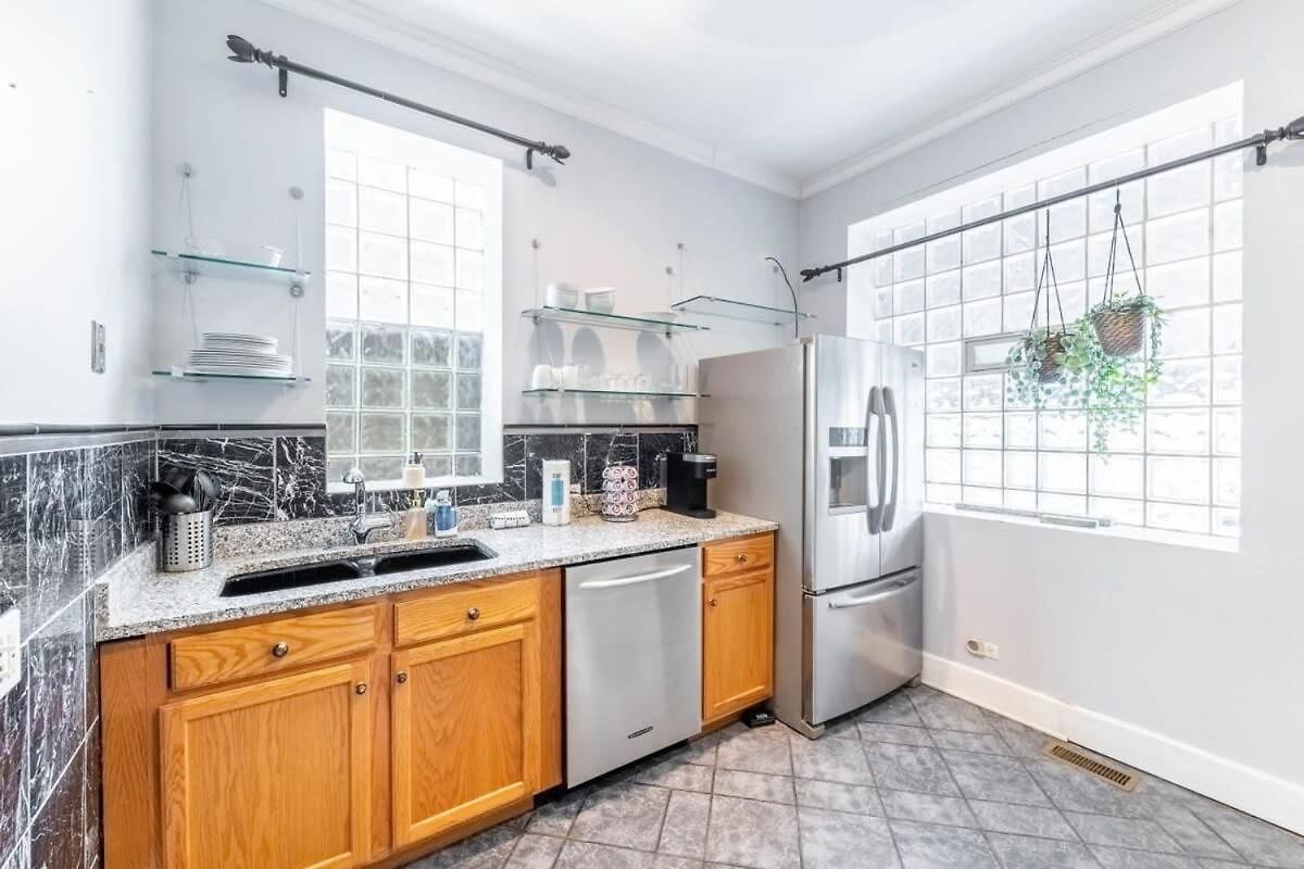 Holiday home Modern 4 Bedroom Greystone Chicago