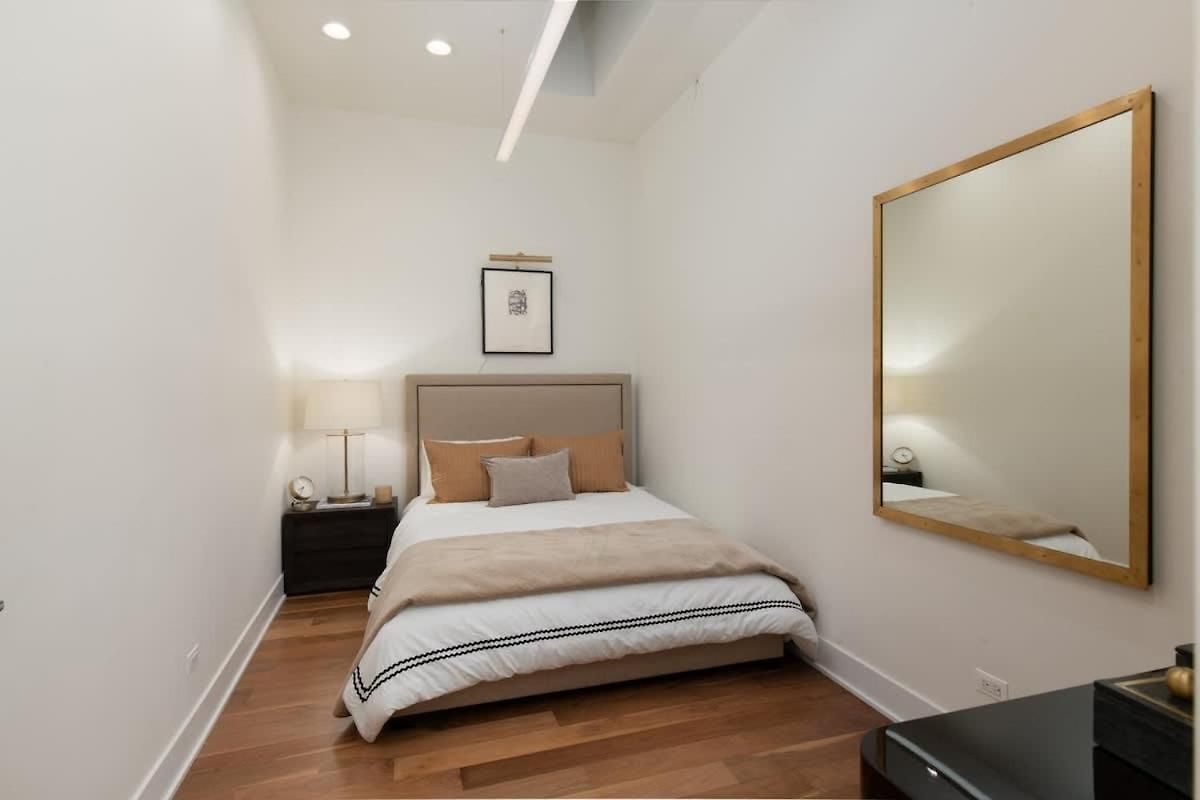 Luxury Gold Coast Penthouse With Deck & Views * Chicago
