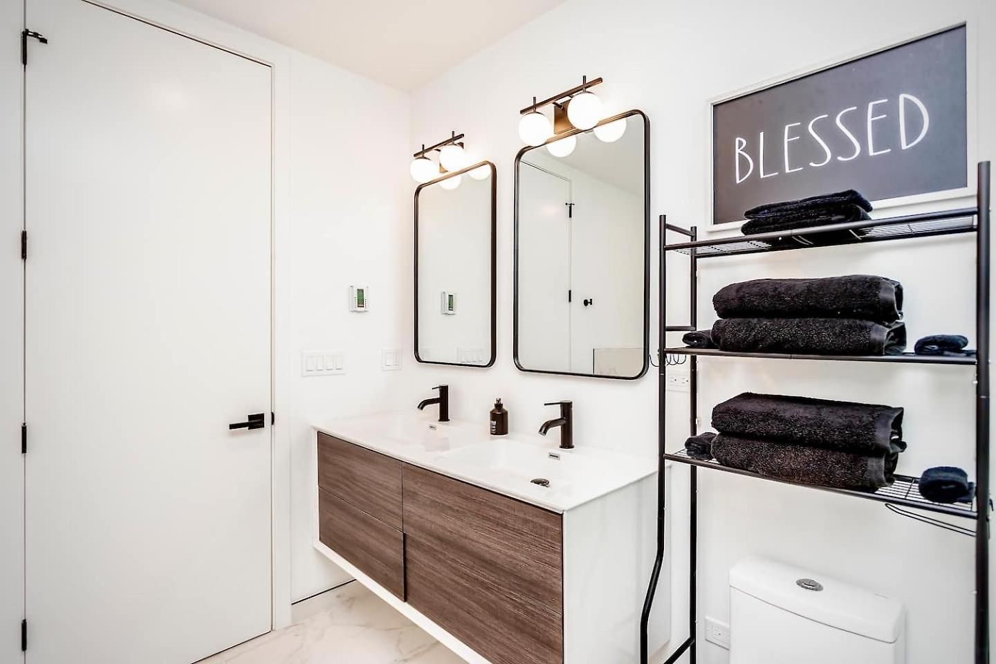 Ultra Modern Luxury - New Construction 4 Bedrooms Holiday home *
