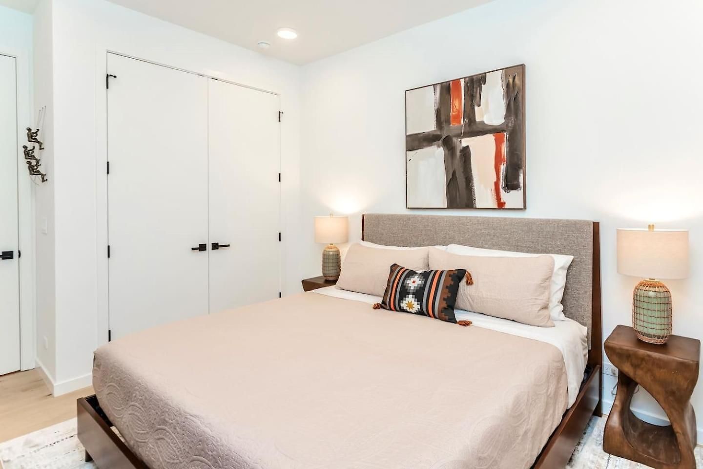 Ultra Modern Luxury - New Construction 4 Bedrooms Holiday home Chicago
