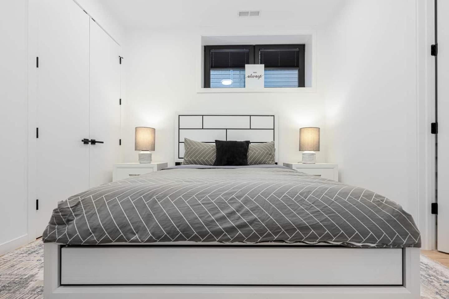 Ultra Modern Luxury - New Construction 4 Bedrooms Holiday home Chicago