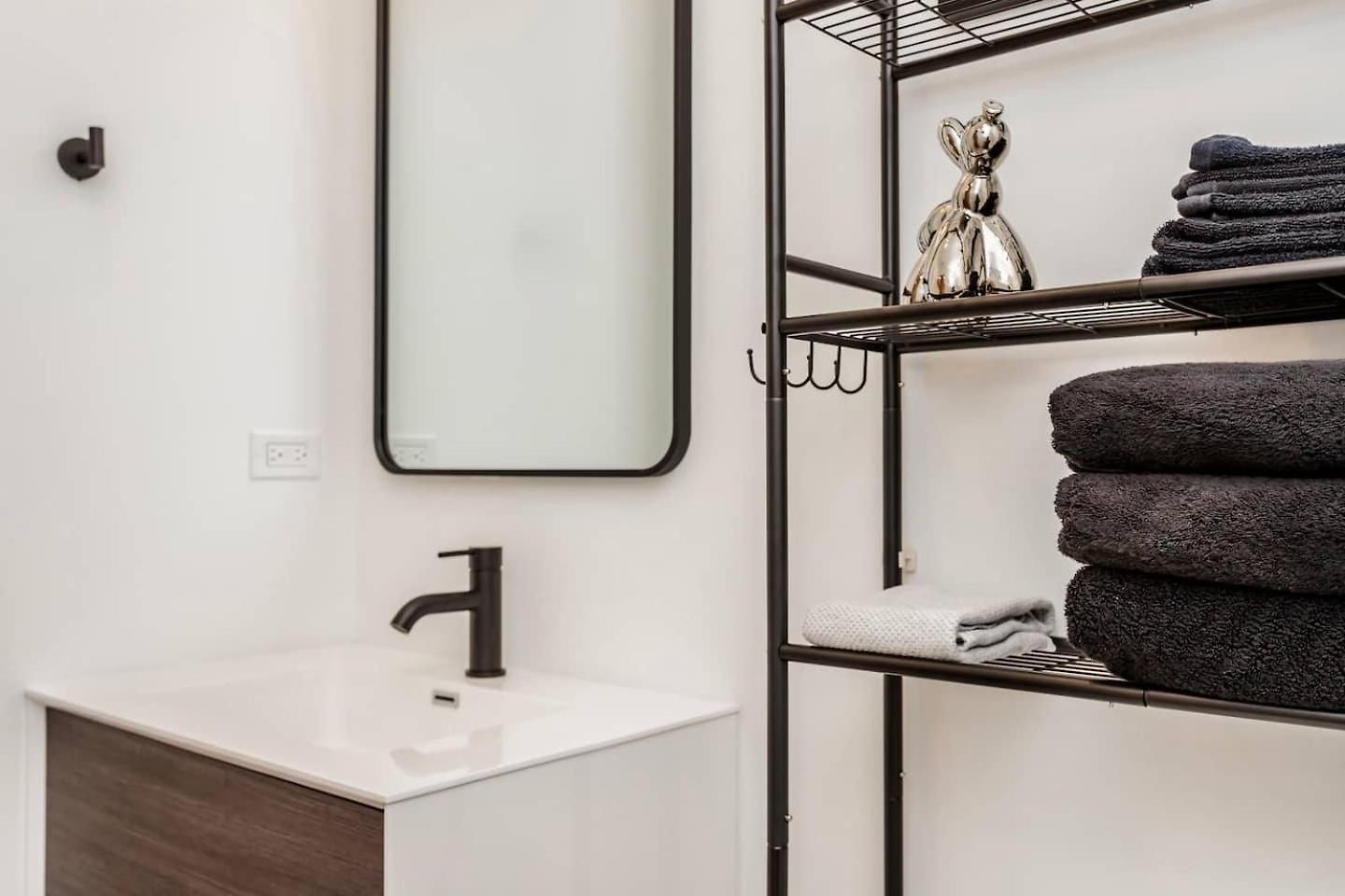 Ultra Modern Luxury - New Construction 4 Bedrooms *