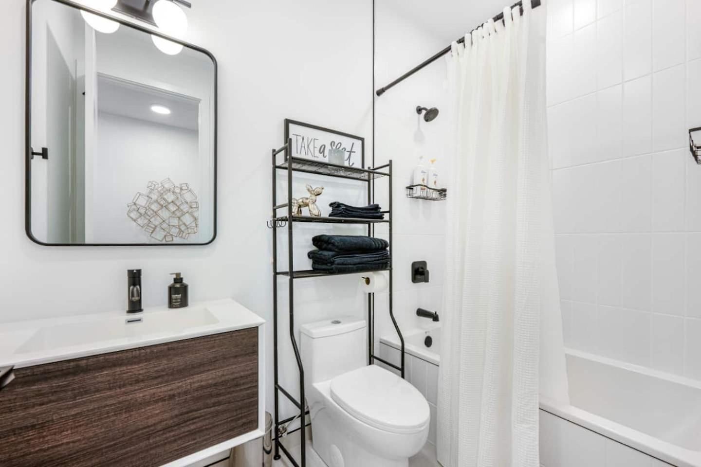 Ultra Modern Luxury - New Construction 4 Bedrooms * Chicago