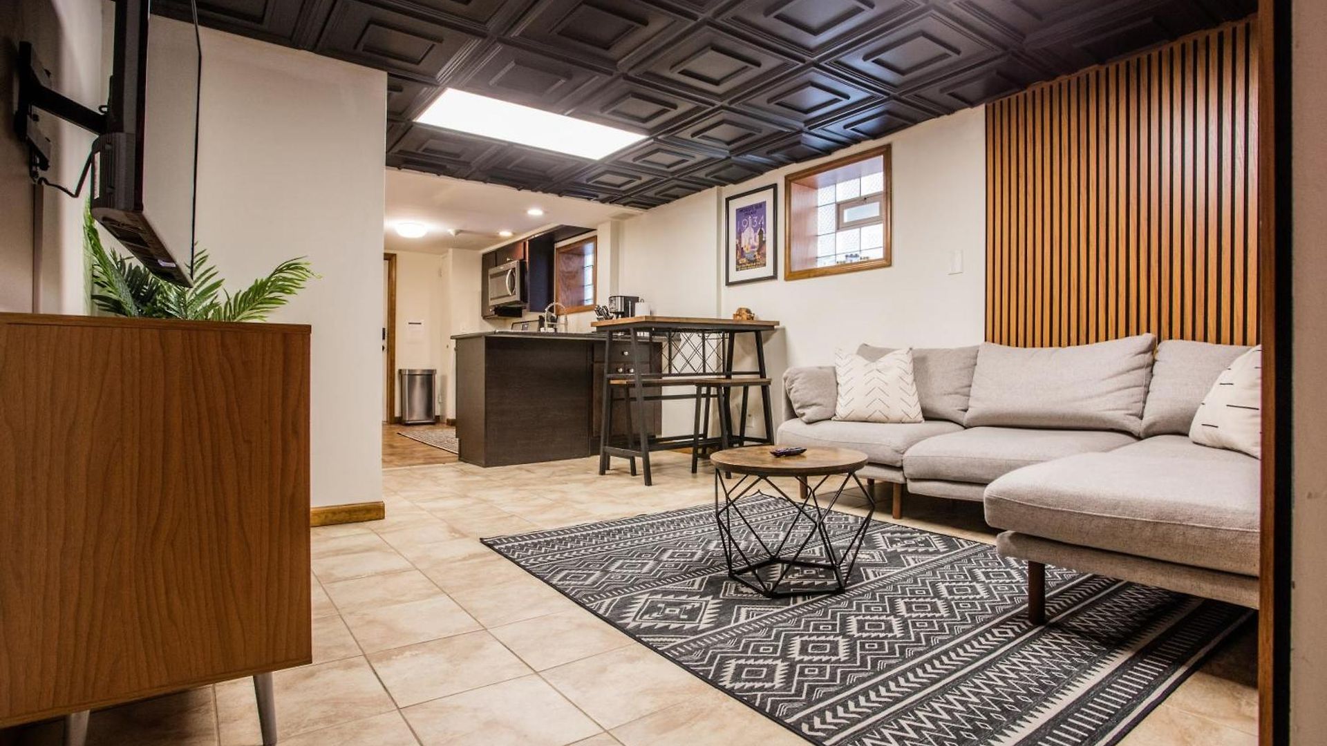 Stylish Garden-level 2br: Quiet Neighborhood