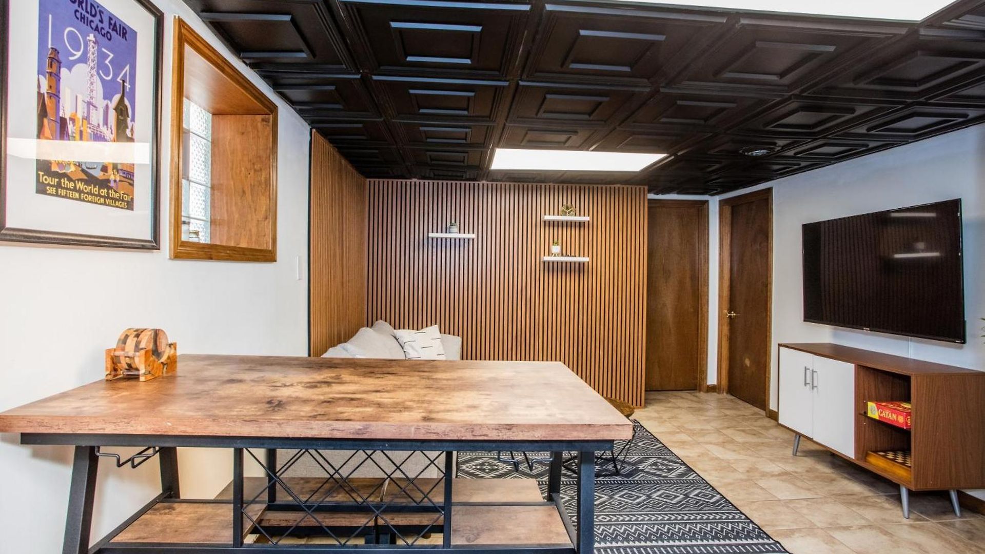 Stylish Garden-level 2br: Quiet Neighborhood Apartment
