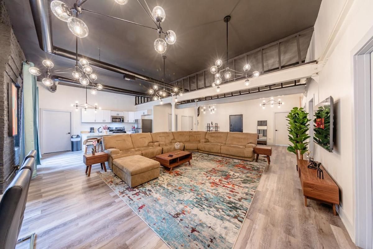 Luxury 5br W/ King Bed & Pool Table Near Chinatown Apartment Chicago