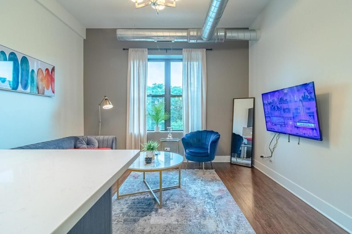Spacious 3br Smoke Ok Near Mccormick Place Apartment