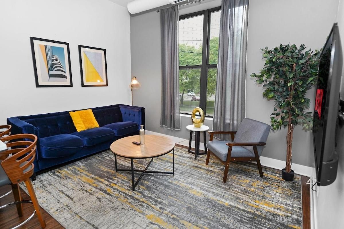 Cozy Smoke Ok 3br Near Mccormick Chicago
