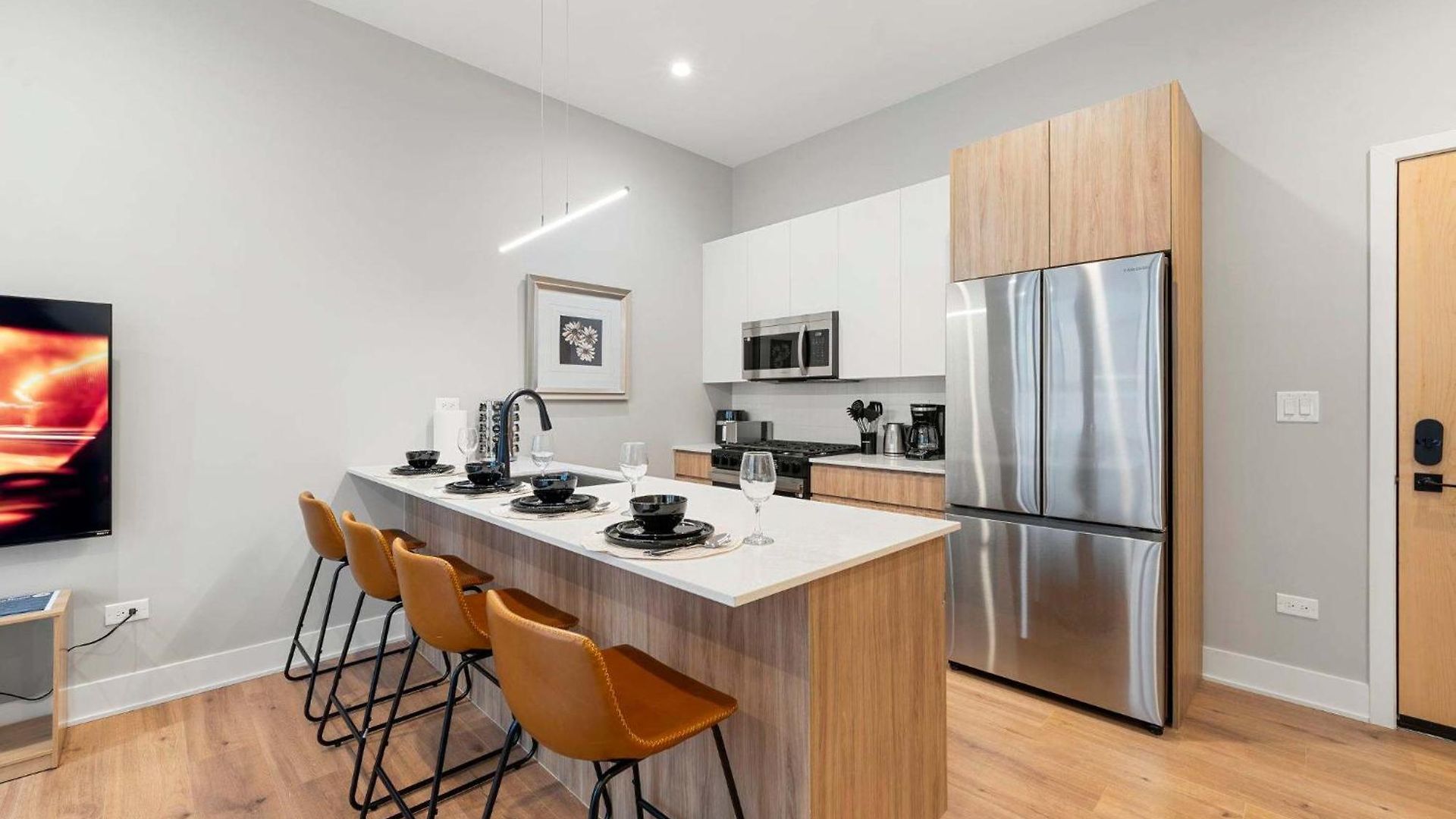 2bd 2ba Condo- Steps To With Gym & Parking * Chicago