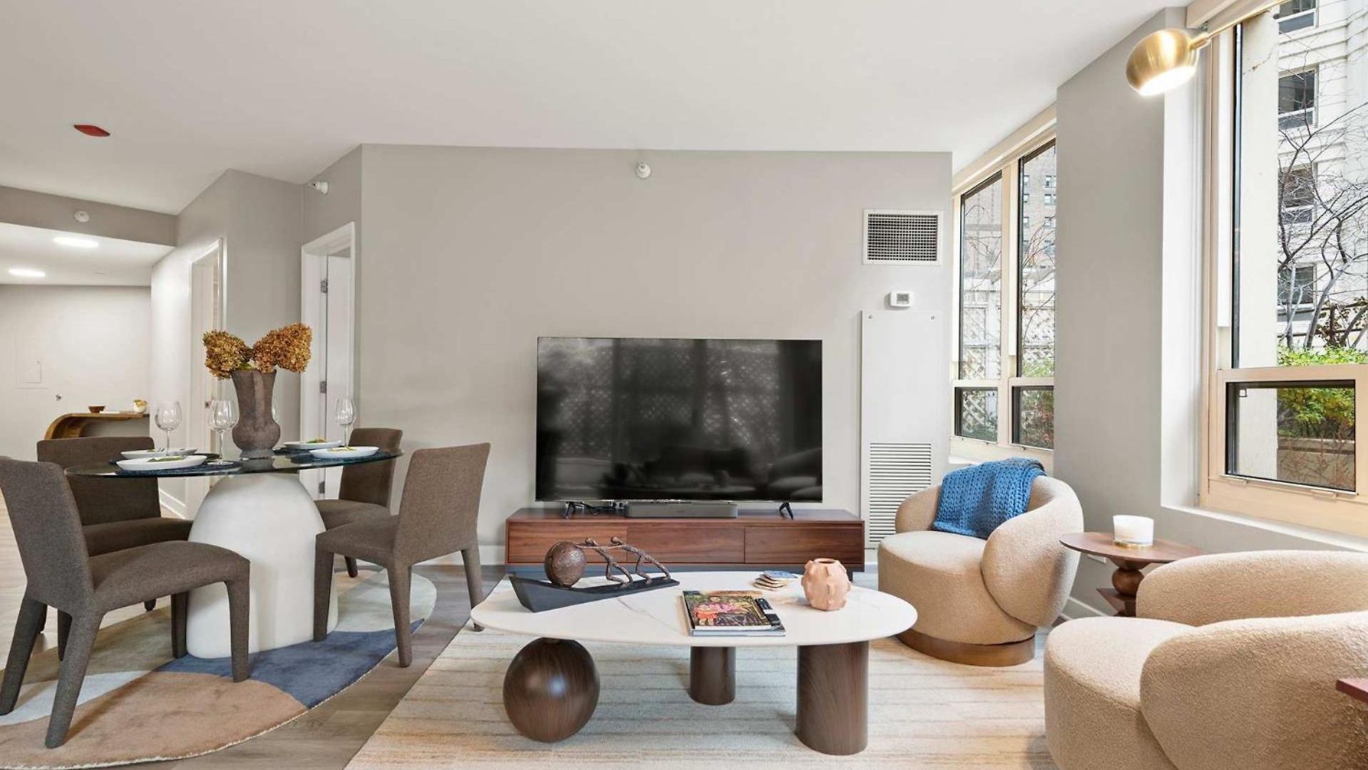 The Bernadin- Designer 3br Center With Balcony