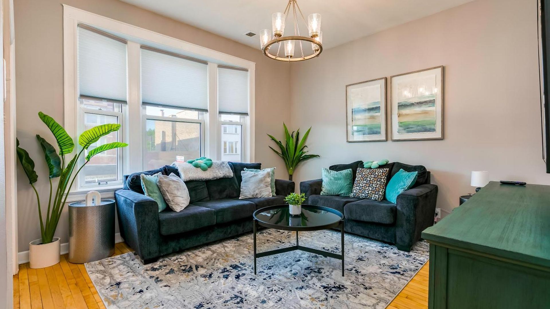 Logan Sq 4br - Free Parking - Near Nightlife & Dt Apartment