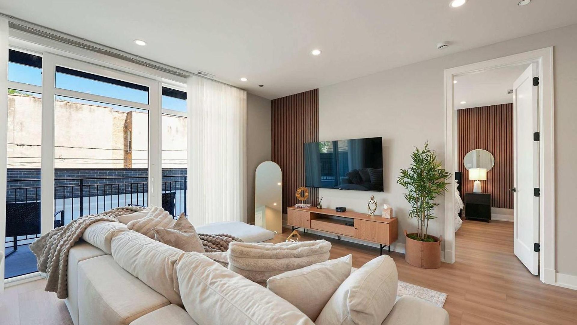 Modern By Med District With Parking & Laundry Chicago