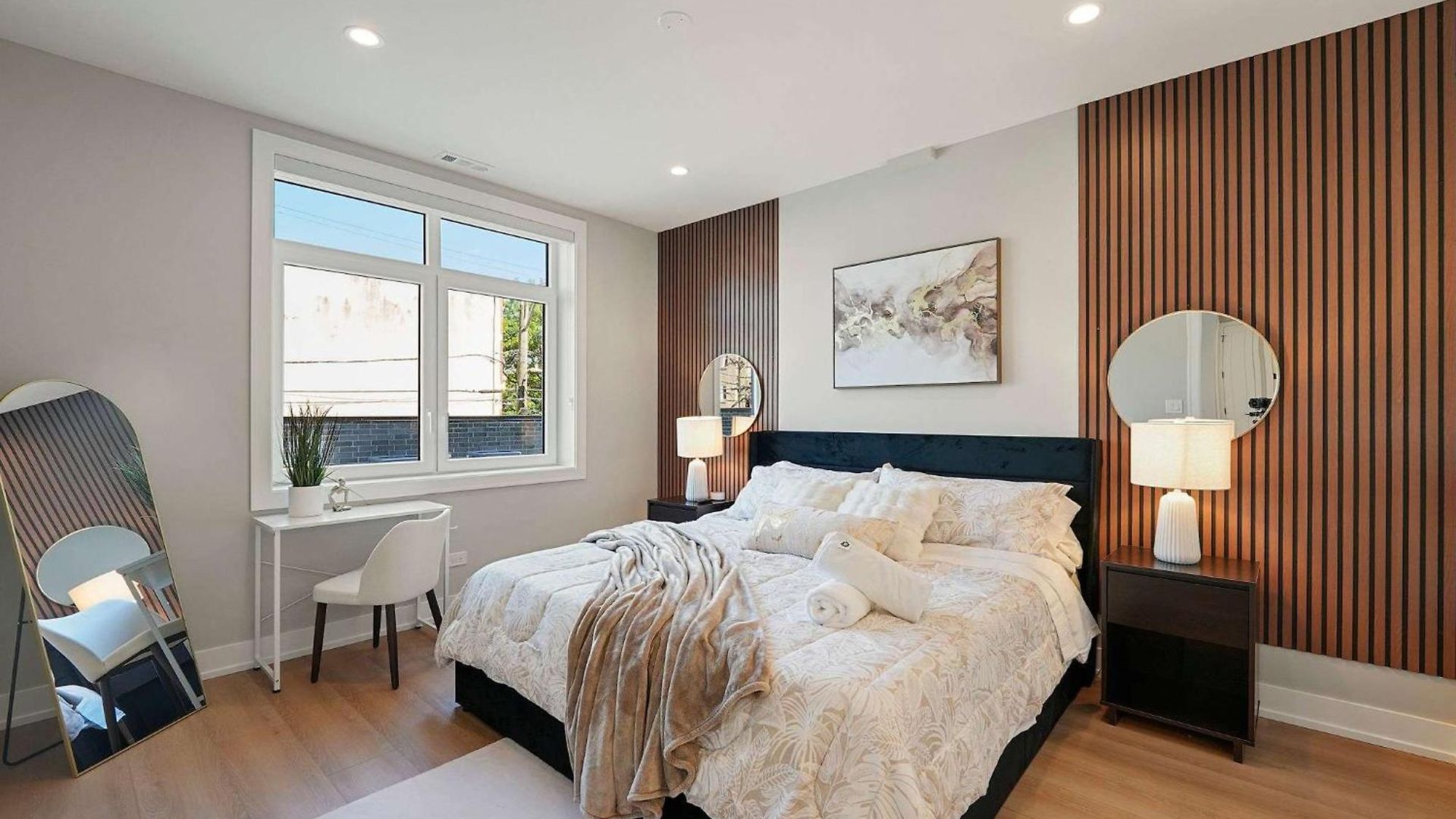 Modern By Med District With Parking & Laundry *