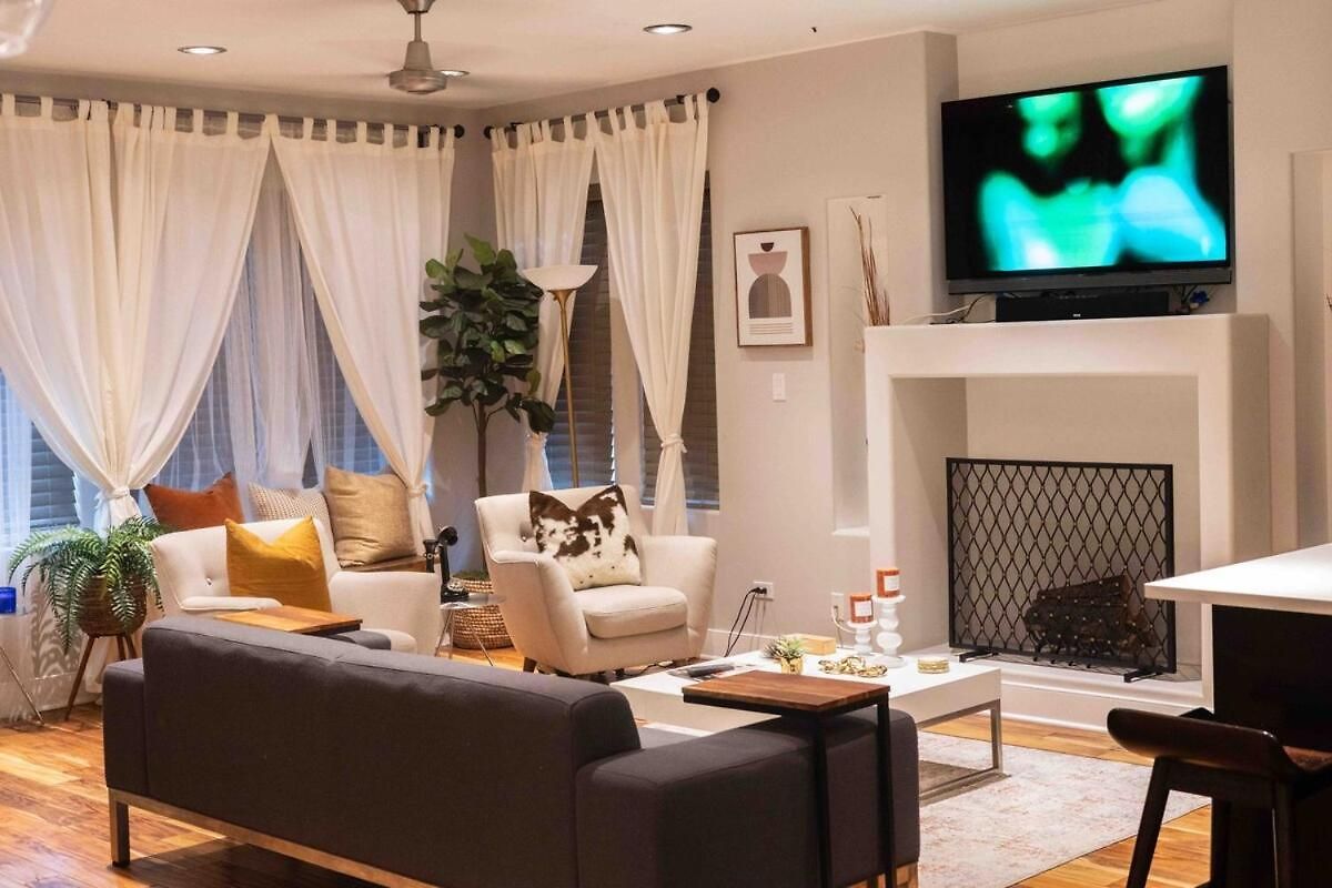 2level Duplex With Jaccuzi-gem In 4bd&3ba