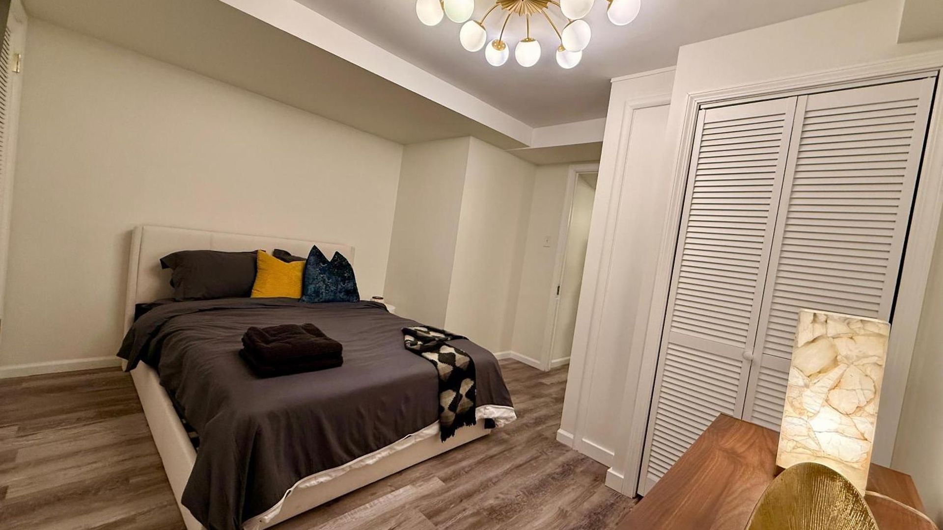 Gold Coast 2br Near Oak Street Apartment
