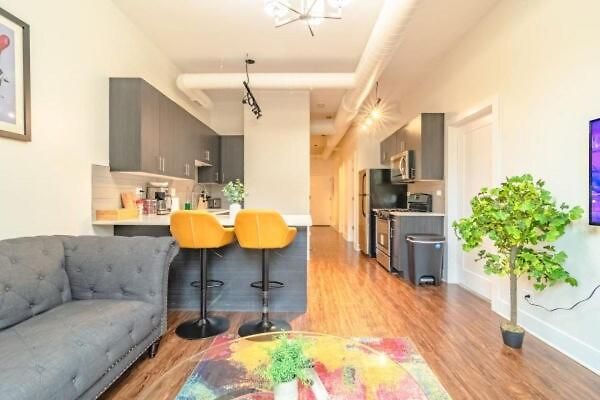 Stylish Friendly 3br Near Mccormick Apartment