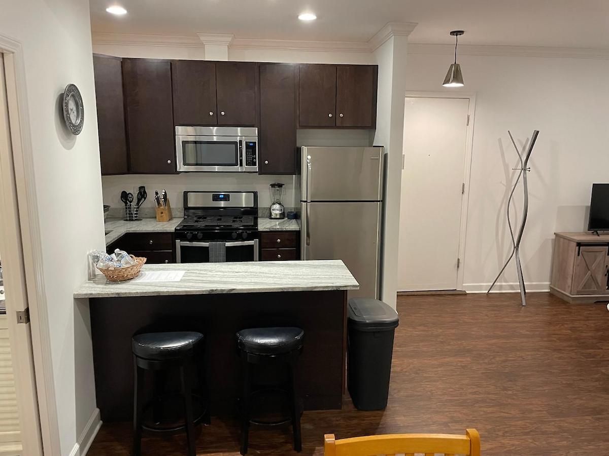 Apartment Updated 1 Bedroom In The Location!