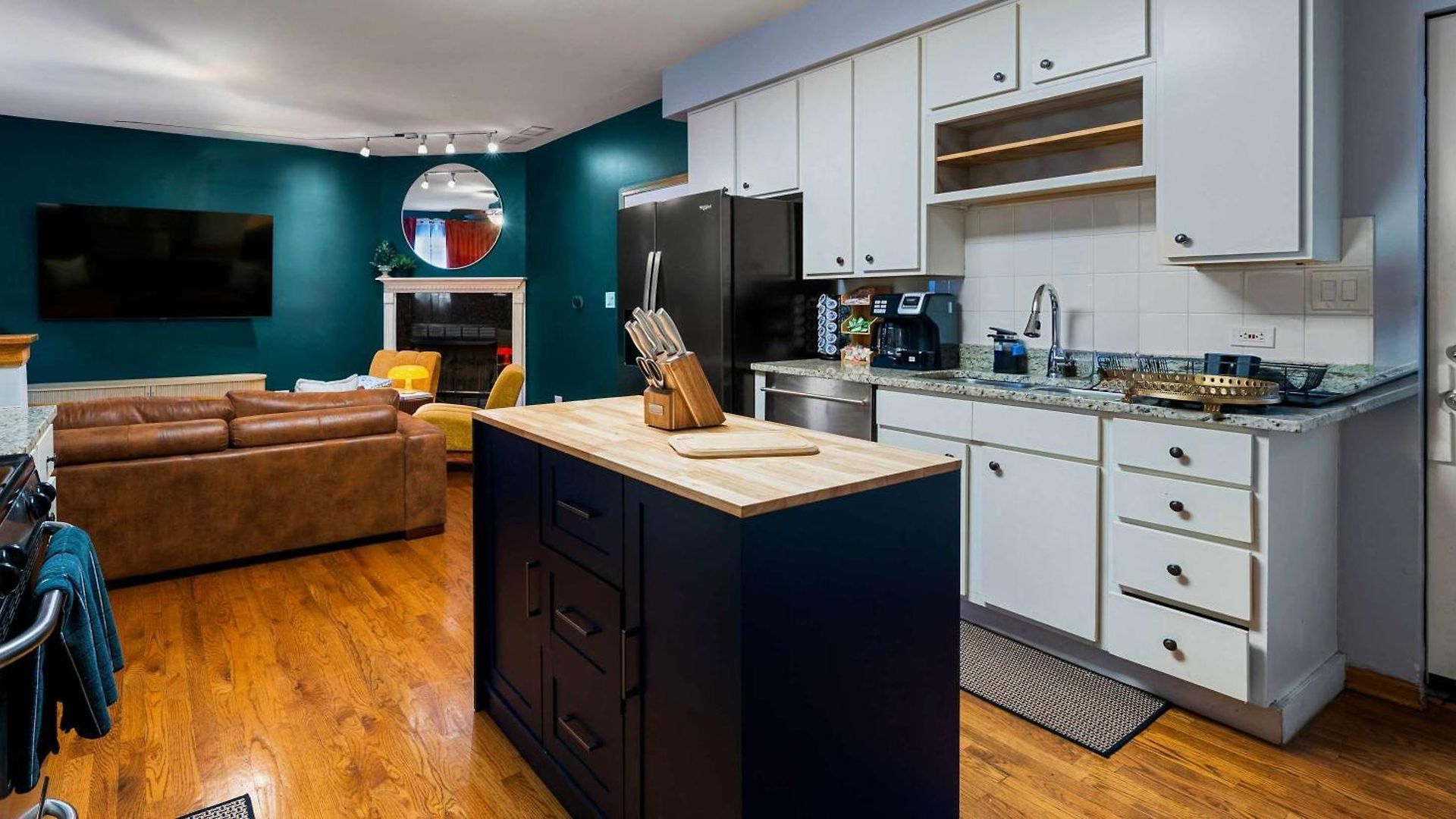 Pool Table, Pingpong, Arcade, 2-car Parking, 3 Floors * Chicago