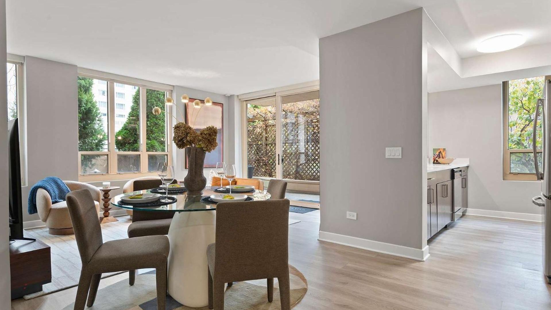 Apartment The Bernadin- Designer 3br Center With Balcony