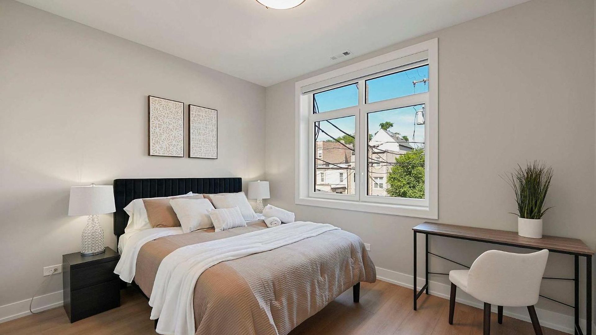 Modern By Med District With Parking & Laundry Apartment