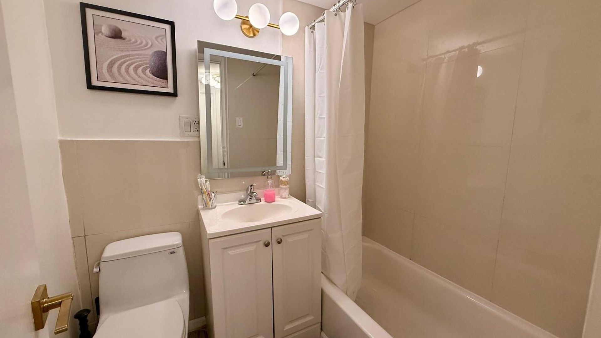 Gold Coast 2br Near Oak Street Apartment *