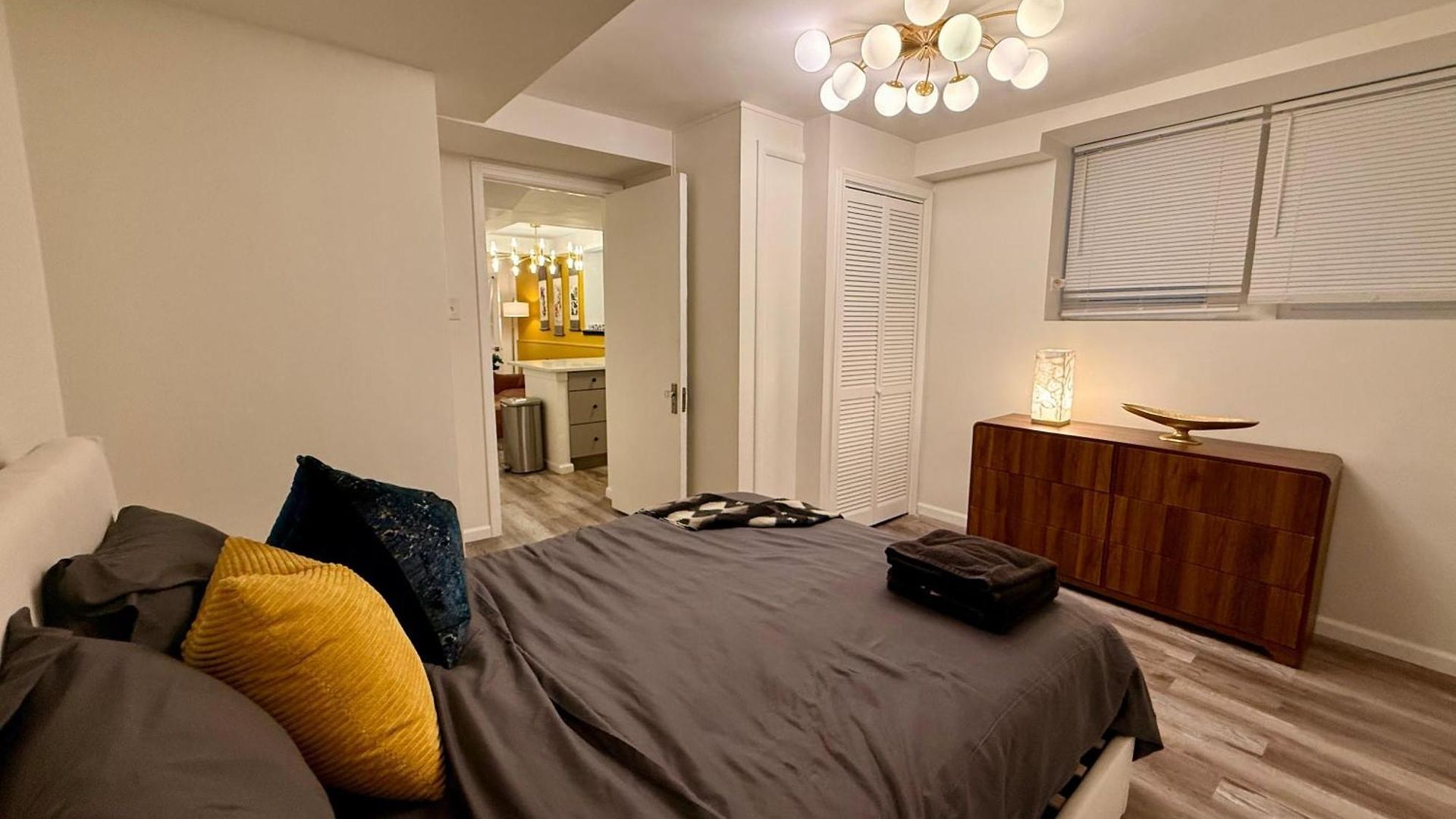 Gold Coast 2br Near Oak Street Apartment *