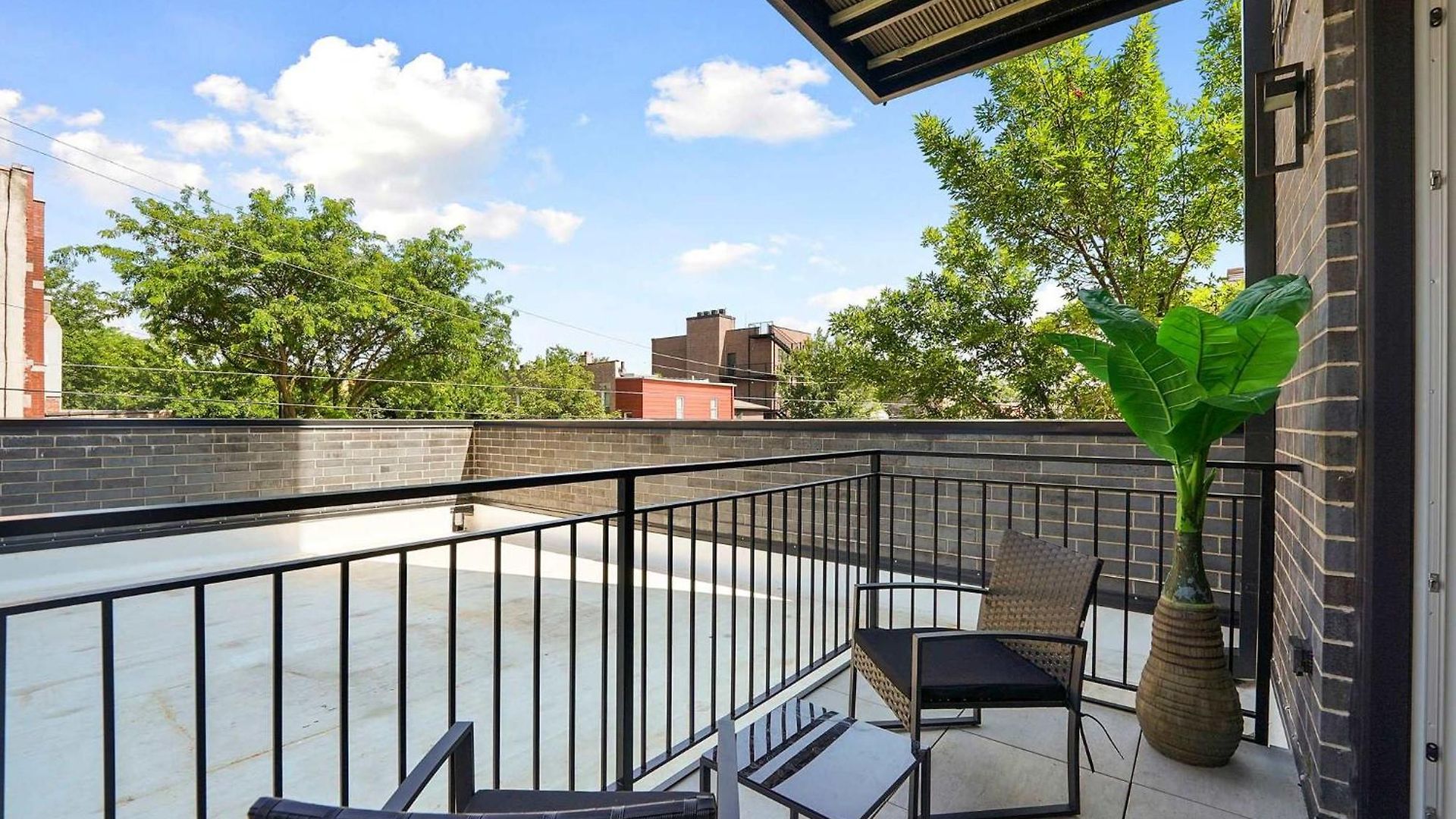 Welcoming Month Long 2bd 2ba With Parking Chicago