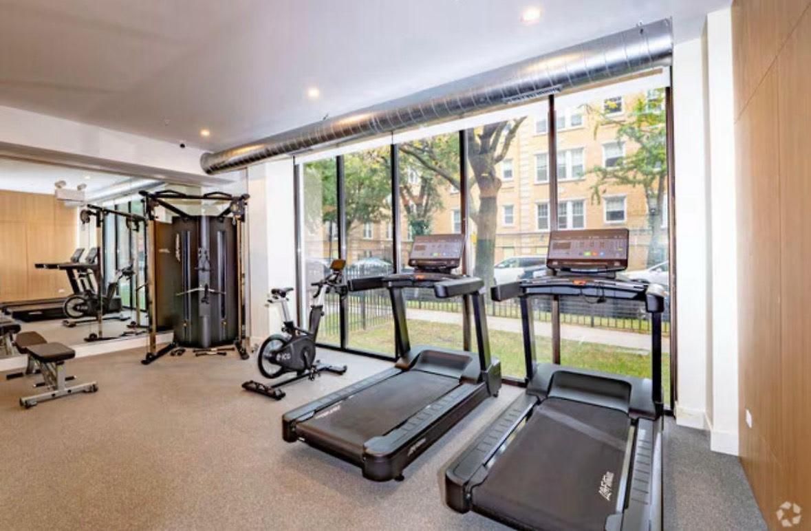 Apartment 2bd 2ba Condo- Steps To With Gym & Parking