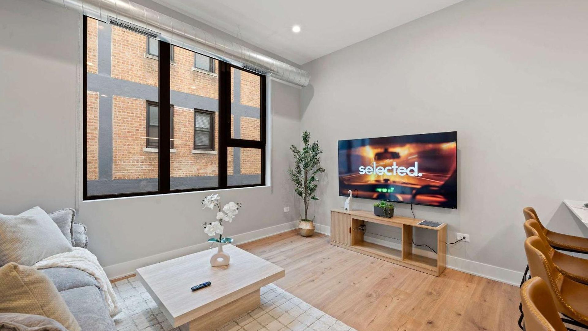 Apartment 2bd 2ba Condo- Steps To With Gym & Parking *