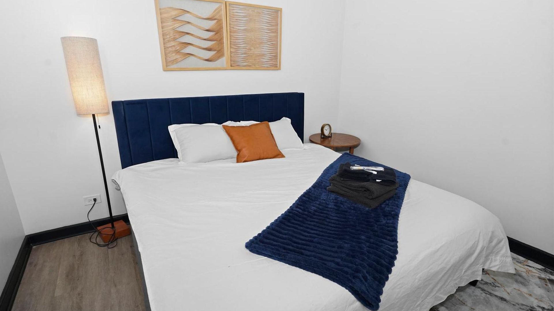 Apartment Spacious 6br Group Unit Near Mccormick & Lakefront *