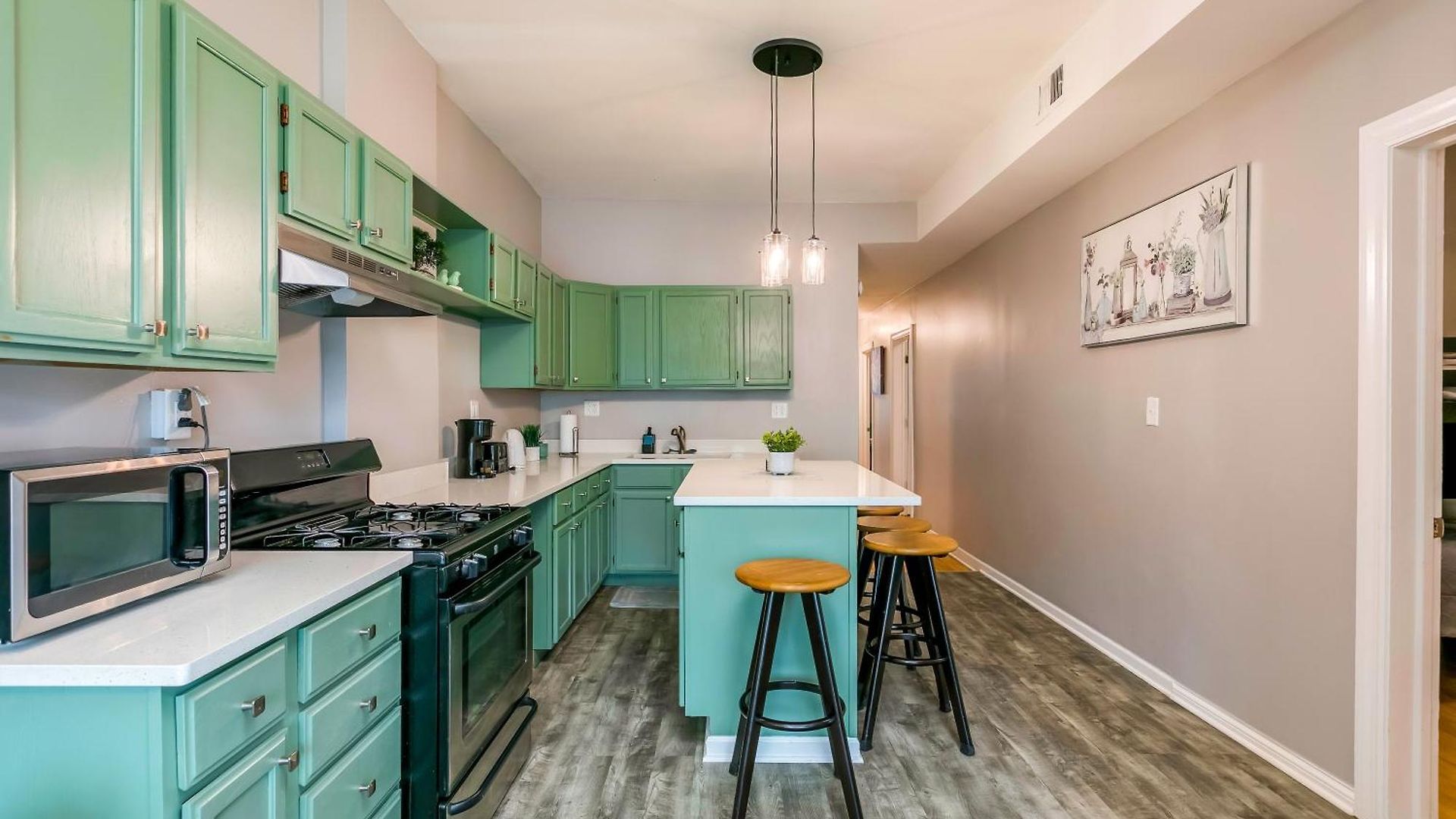 Logan Sq 4br - Free Parking - Near Nightlife & Dt Apartment *