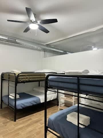 4 Bedroom Sleeps 20 People Apartment *