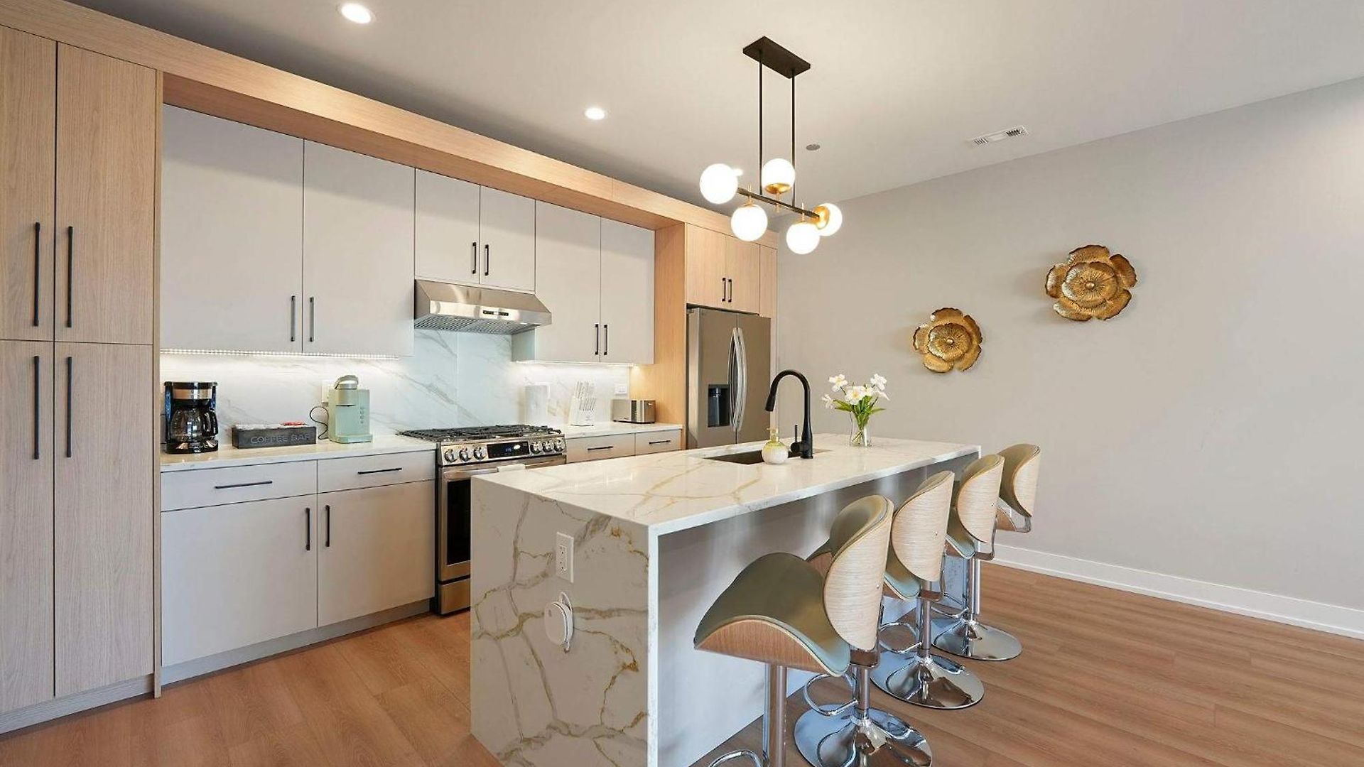 Apartment Modern By Med District With Parking & Laundry