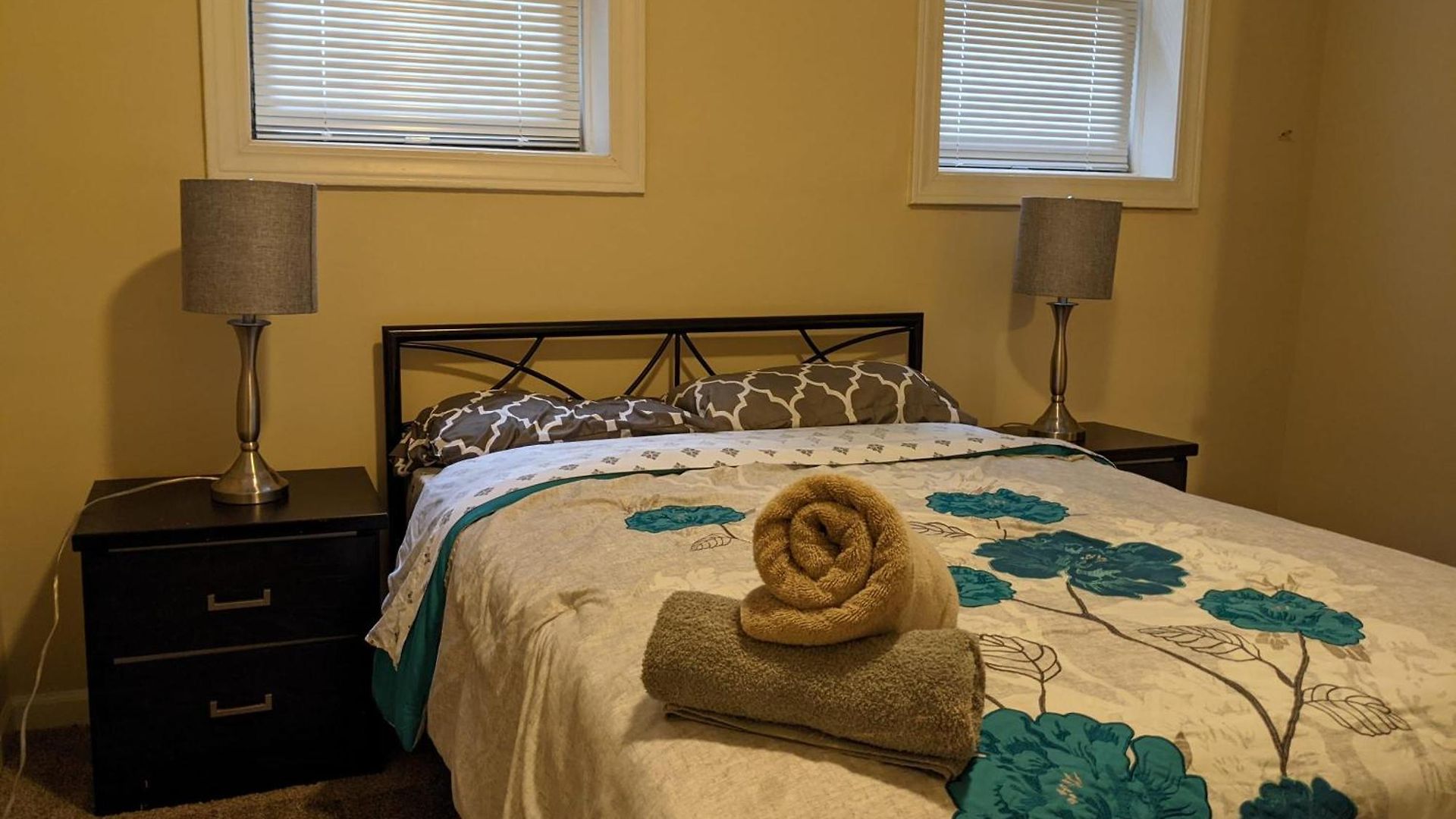 Downtown Vintage Apartment Chicago
