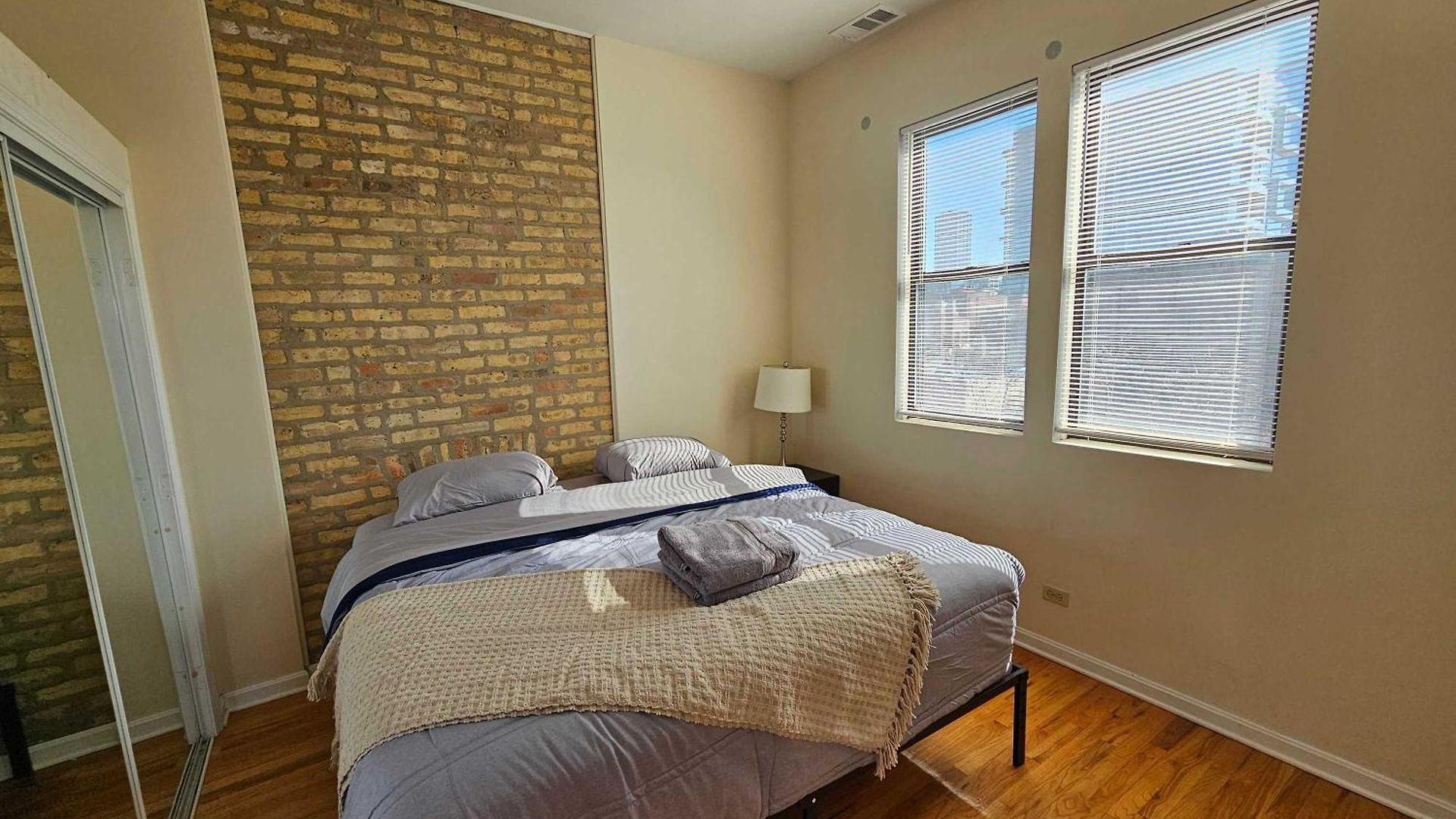Apartment Two Bedroom West Loop