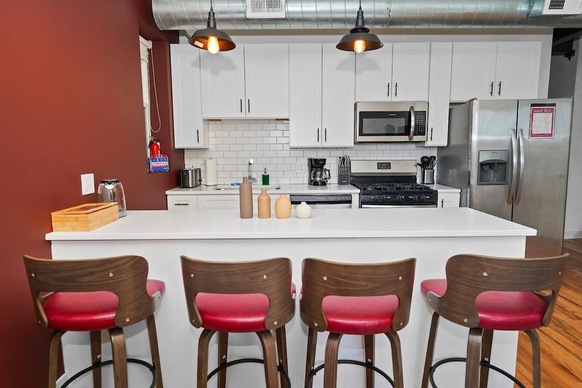 Modern 4br Pilsen Retreat Near Illinois Medical District & Downtown