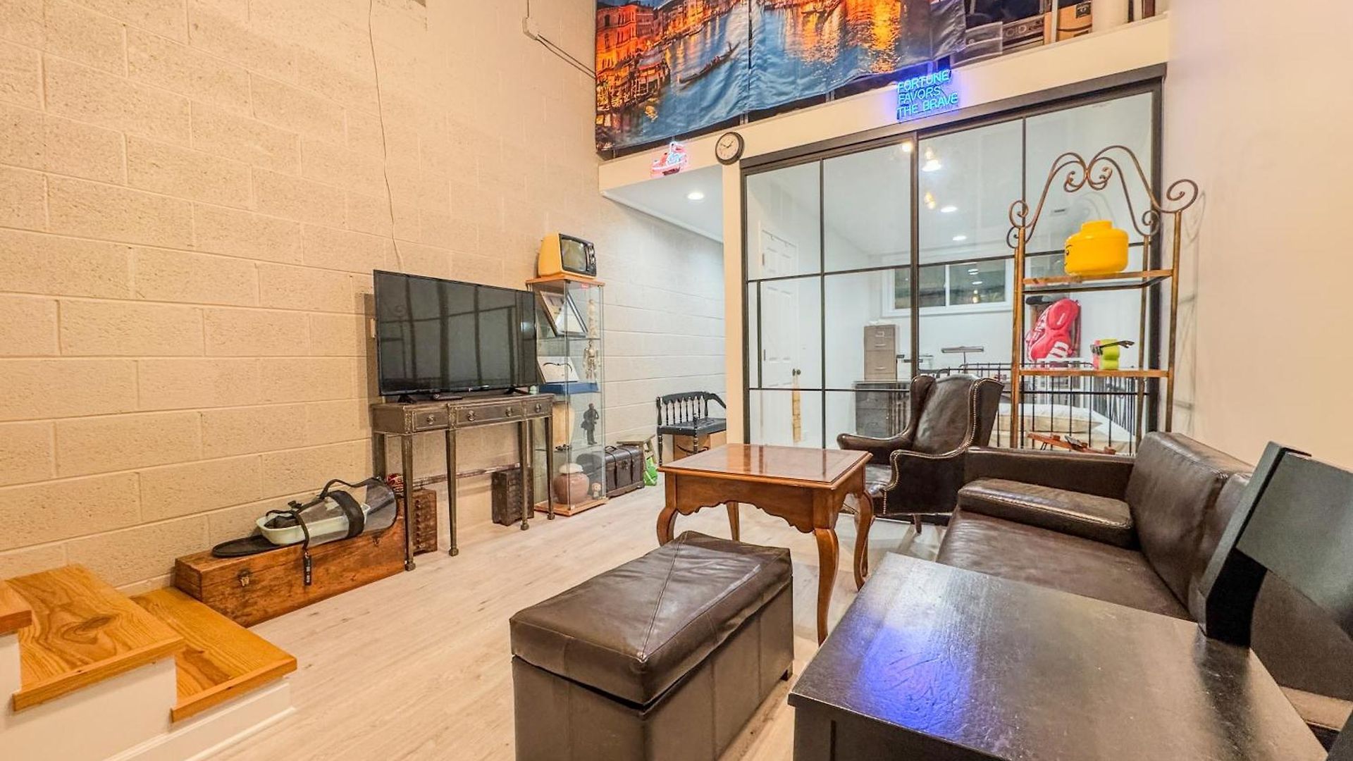 Comfort West Urban Loft House *
