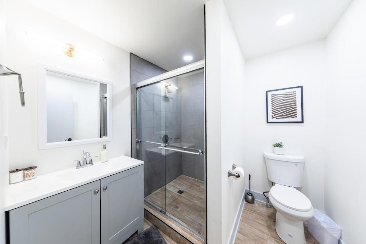 Luxury 5br W/ King Bed & Pool Table Near Chinatown Apartment