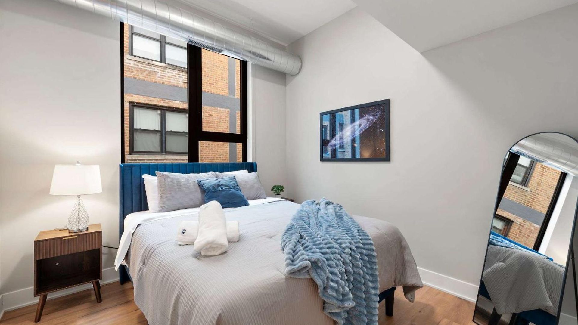 2bd 2ba Condo- Steps To With Gym & Parking Apartment