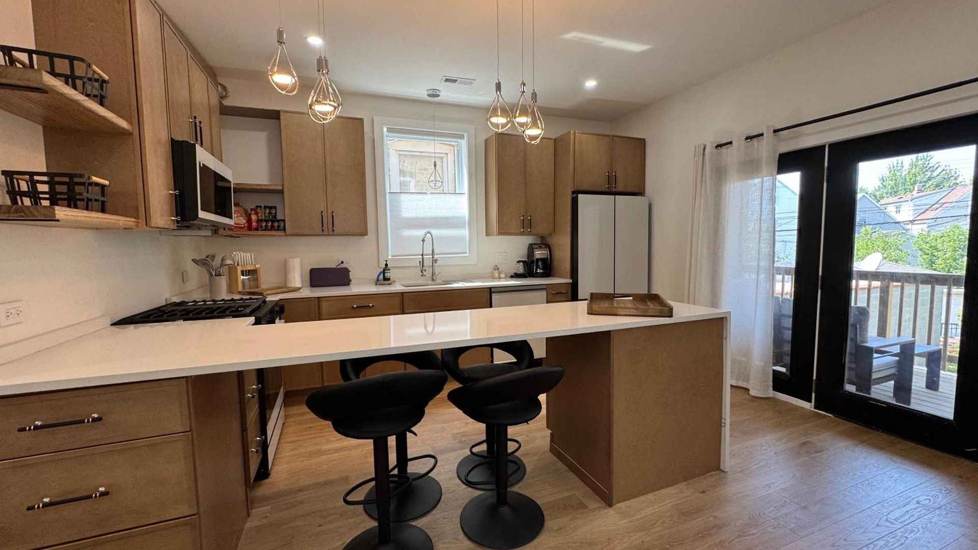 Sleek Avondale Bath 2 Bed King And Queen And Garage Apartment