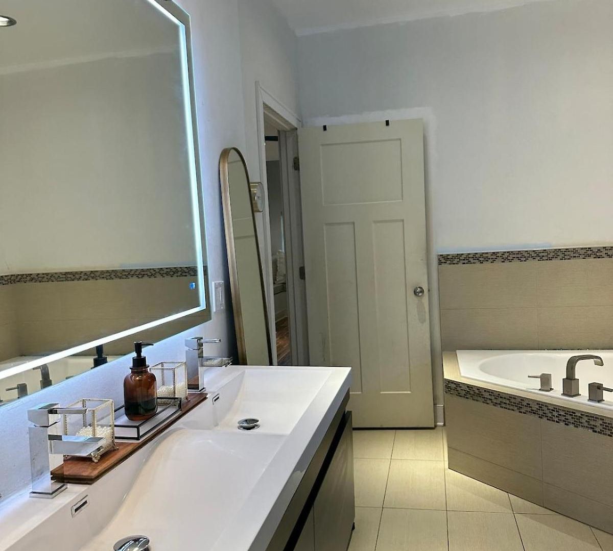 2level Duplex With Jaccuzi-gem In 4bd&3ba *