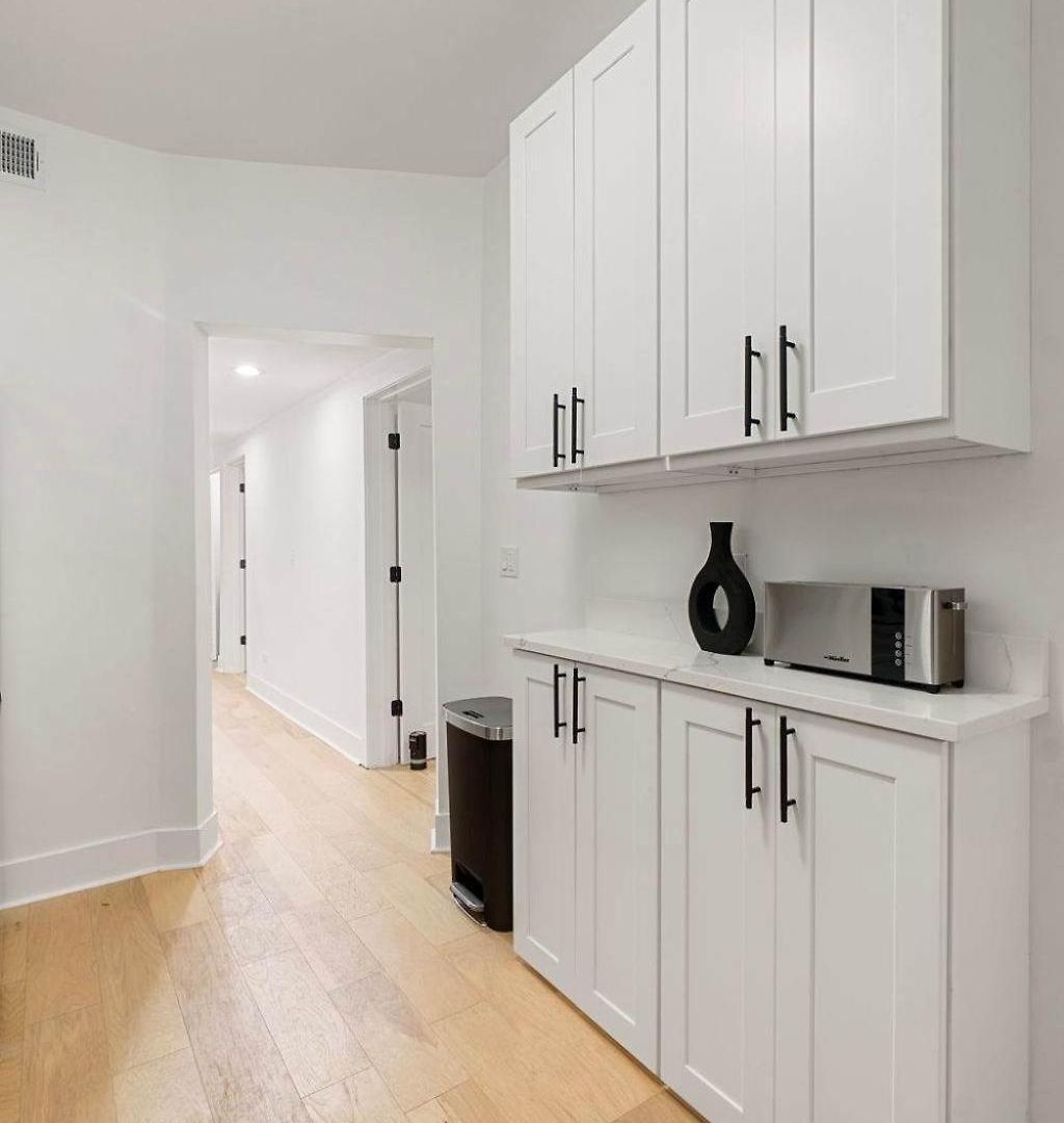 Apartment In Wrigley Close To The Field & Food