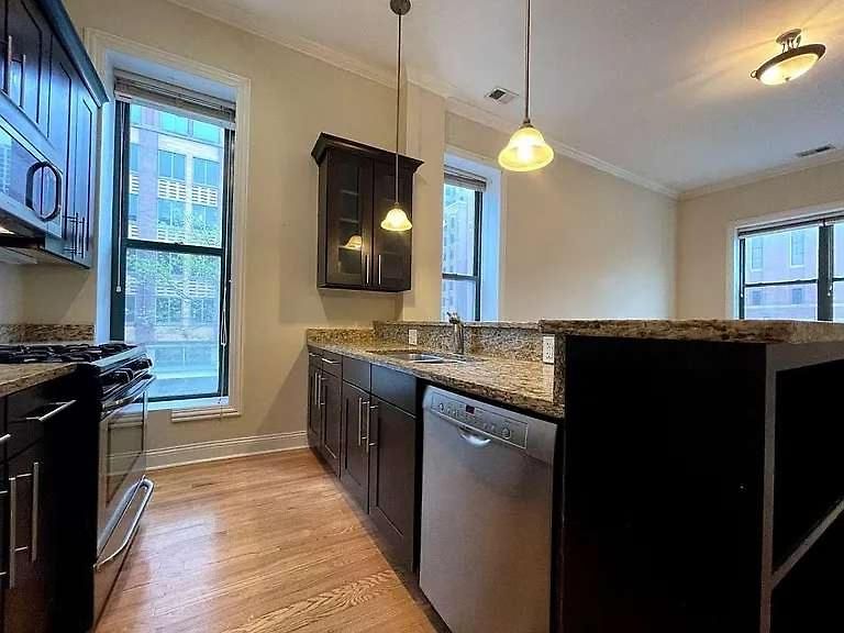 Gold Coast Downtown Sleeps 20