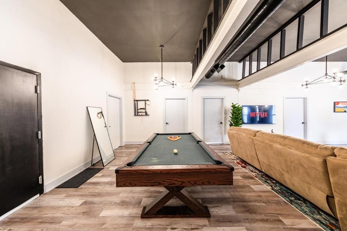 Luxury 5br W/ King Bed & Pool Table Near Chinatown Chicago