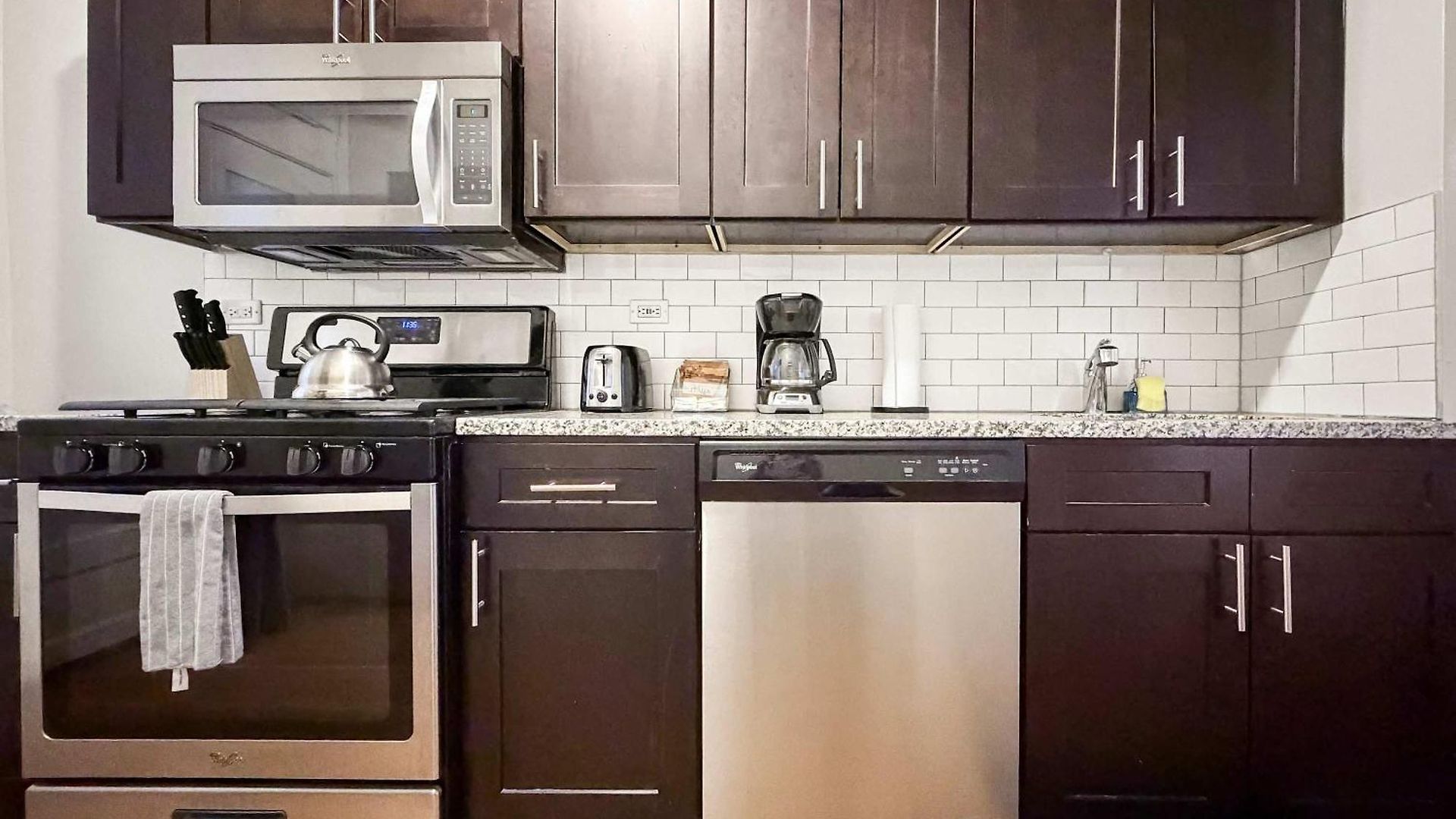 3br Spacious In - Newgard Rep Apartment *