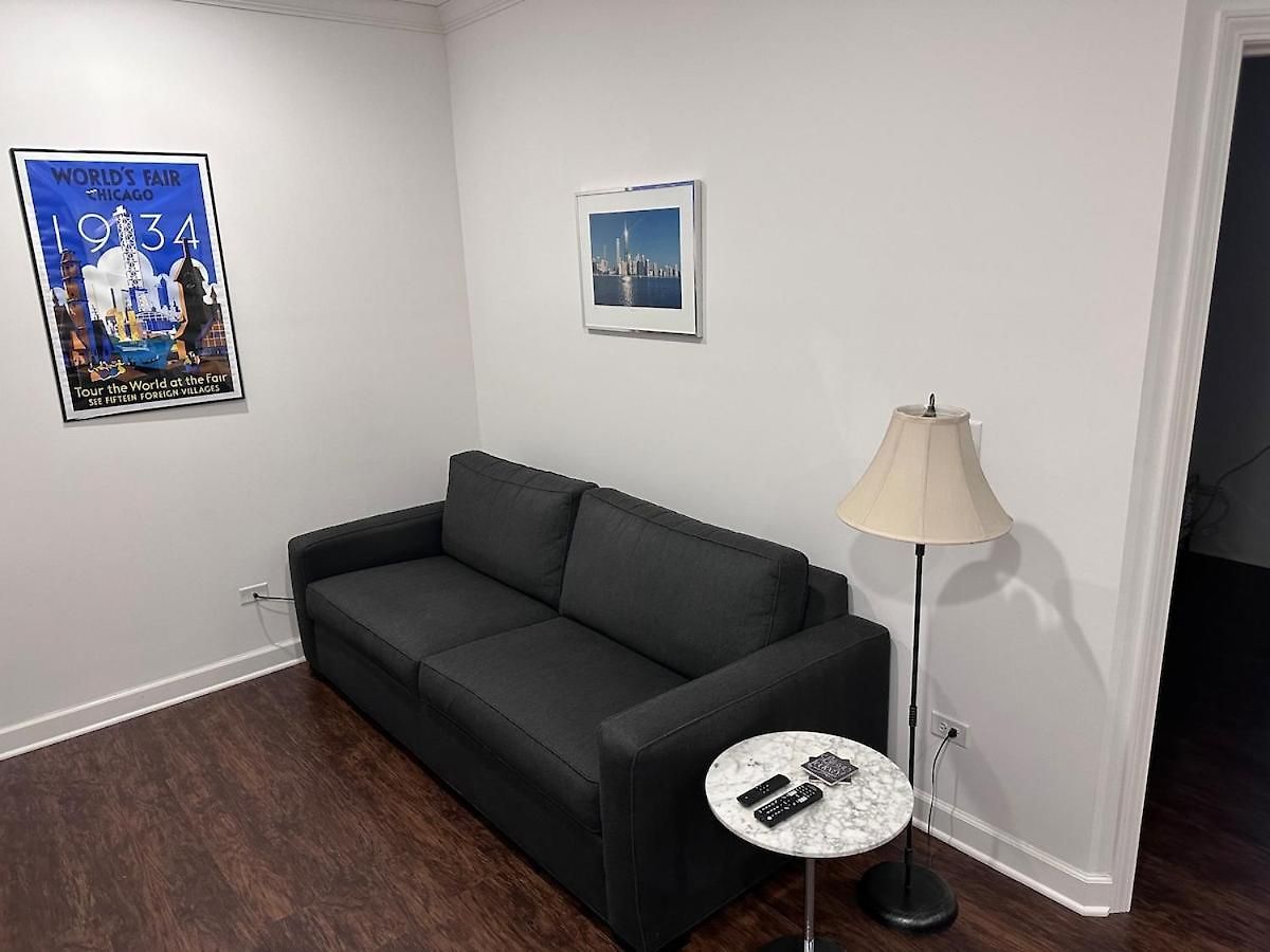 Apartment Updated 1 Bedroom In The Location!
