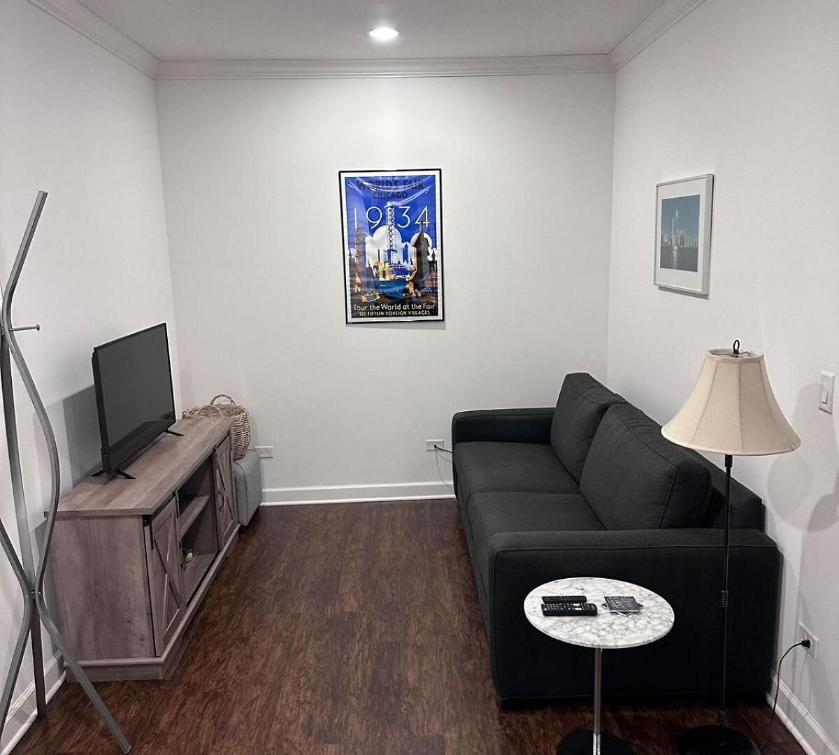 Apartment Updated 1 Bedroom In The Location!