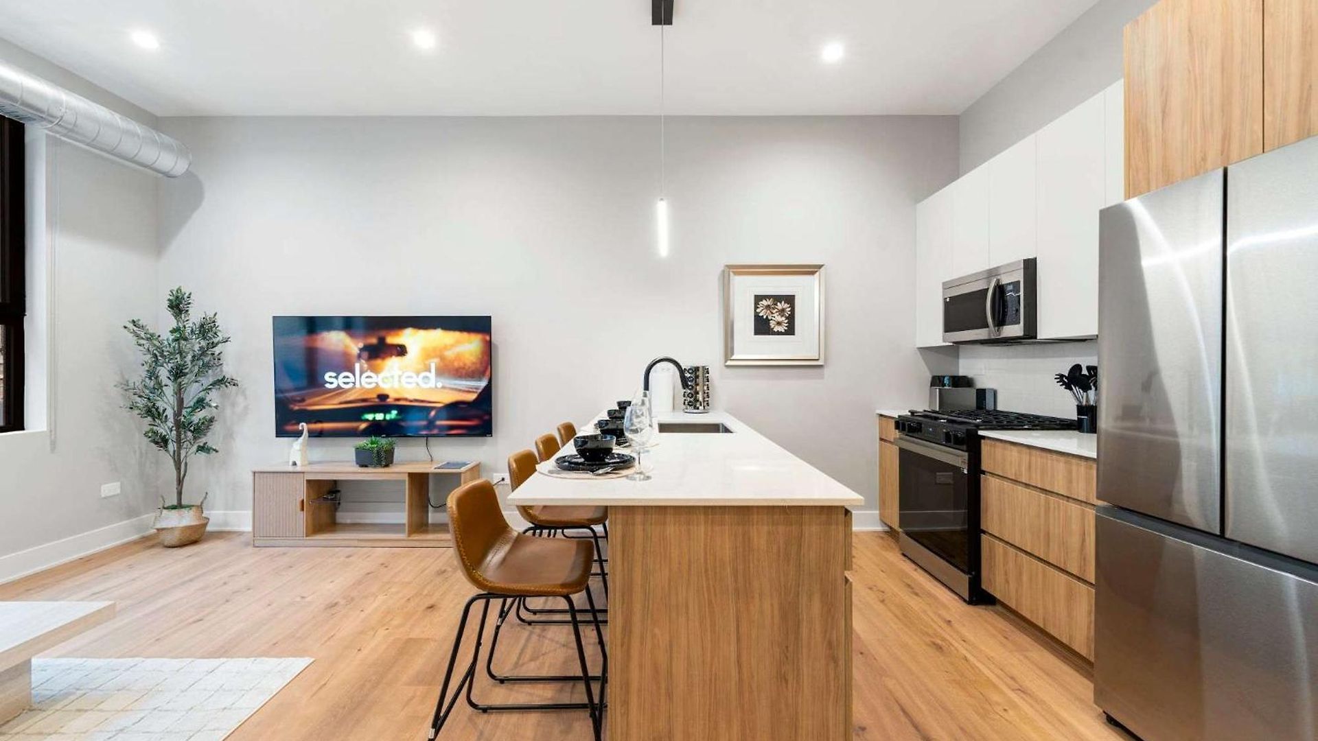 2bd 2ba Condo- Steps To With Gym & Parking *