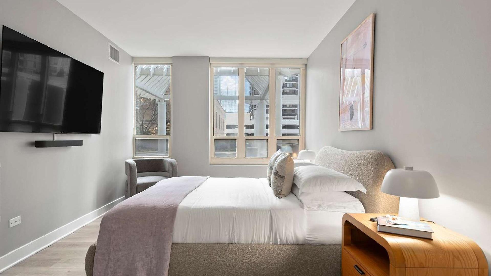 Apartment The Bernadin- Designer 3br Center With Balcony
