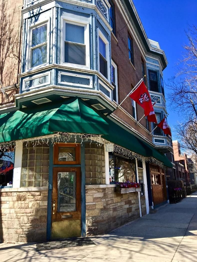 Apartment Cubs Near Wrigley Chicago
